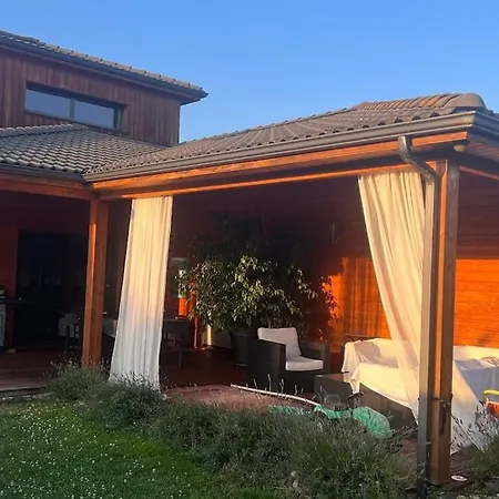 Casa de Férias 190m2 8 Pers Piscine Et Chalet Independant Beauregard-l'Eveque