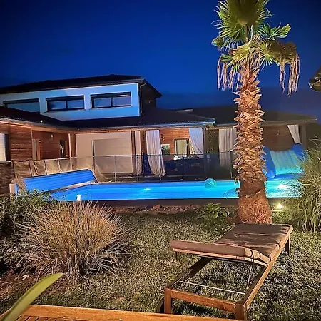 190m2 8 Pers Piscine Et Chalet Independant Casa de Férias *